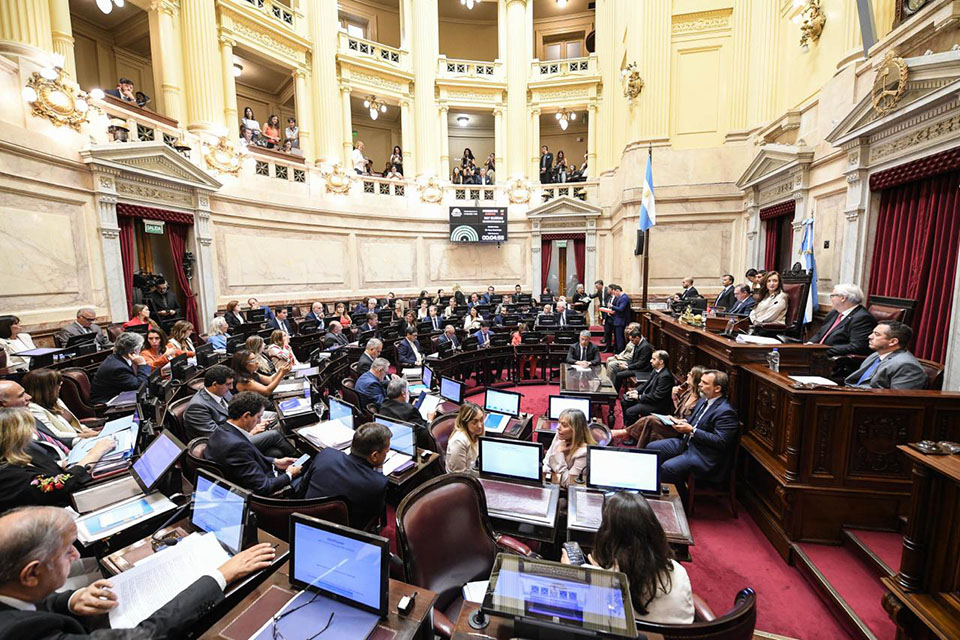 Media sanción para la Reforma Laboral: el Senado votó a favor del proyecto oficialista