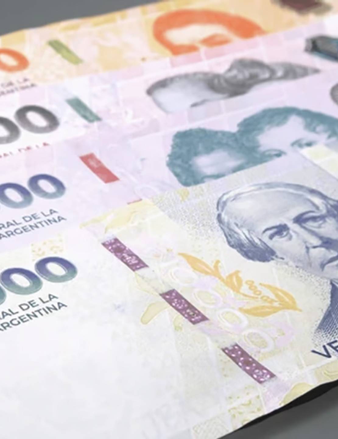 Comercio: acordaron un aumento del 5,7% trimestral y un bono de $50.000